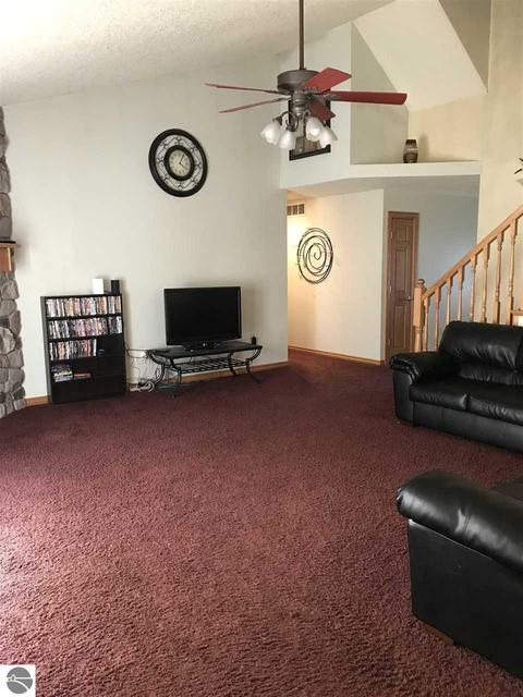 302 Red Maple Ln, Shepherd, MI 48883 photo 6