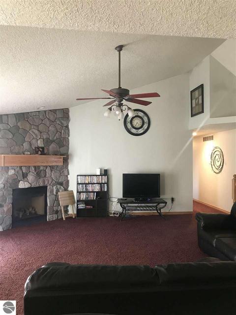 302 Red Maple Ln, Shepherd, MI 48883 photo 5