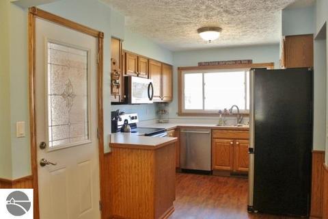 718 Emerson St, Ithaca, MI 48847 photo 14