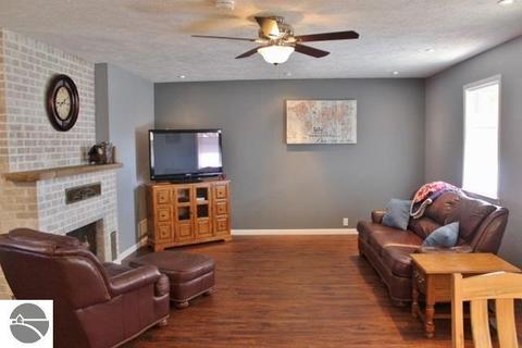718 Emerson St, Ithaca, MI 48847 photo 6