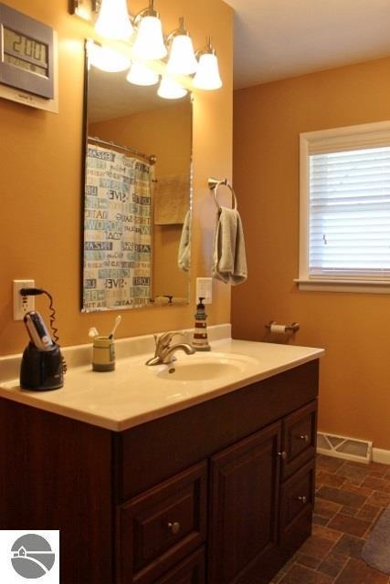 718 Emerson St, Ithaca, MI 48847 photo 27