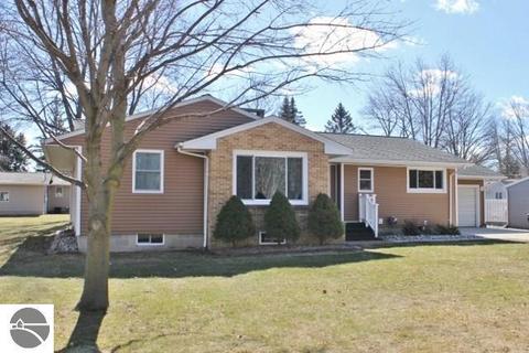 718 Emerson St, Ithaca, MI 48847 photo 1