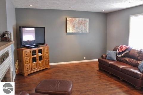 718 Emerson St, Ithaca, MI 48847 photo 7