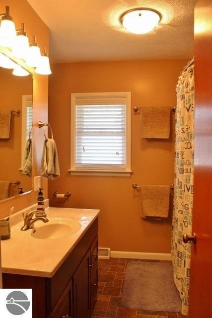 718 Emerson St, Ithaca, MI 48847 photo 26
