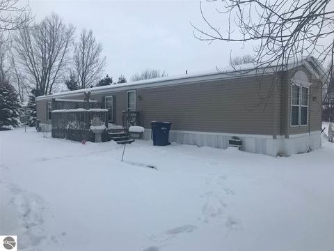 1603 Compton Ct, Grawn, MI 49637 photo 2