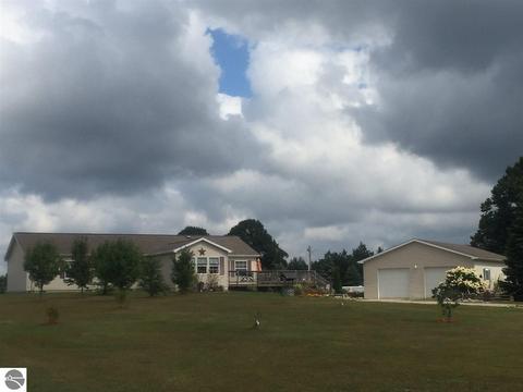 1713 E 16 Rd, Mesick, MI 49668 photo 1