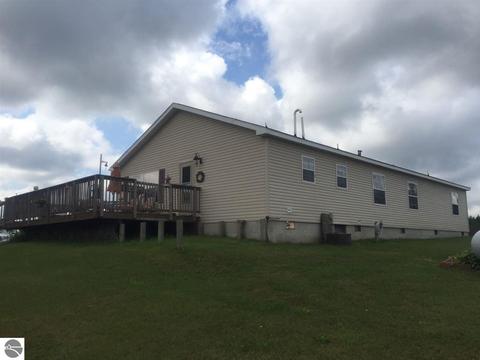 1713 E 16 Rd, Mesick, MI 49668 photo 2
