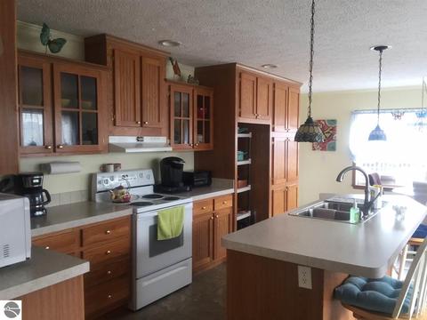 1713 E 16 Rd, Mesick, MI 49668 photo 3