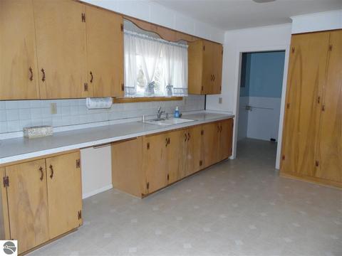406 E Fourth St, Whittemore, MI 48770 photo 2