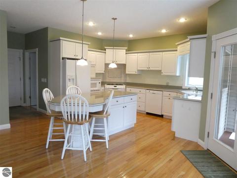 325 Red Maple Ln, Shepherd, MI 48883 photo 13