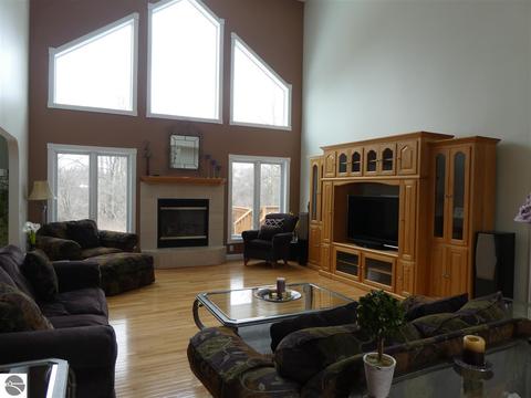 325 Red Maple Ln, Shepherd, MI 48883 photo 9