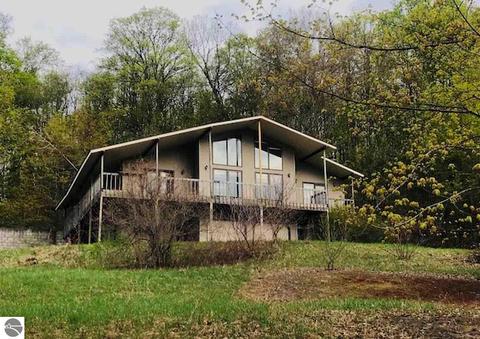 6100 E Hackett Dr, Cedar, MI 49621 photo 2