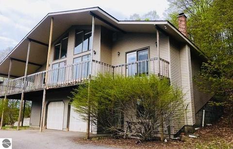 6100 E Hackett Dr, Cedar, MI 49621 photo 1