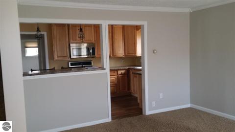 304 E Wheaton Ave, Clare, MI 48617 photo 6
