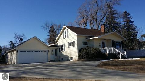 304 E Wheaton Ave, Clare, MI 48617 photo 1