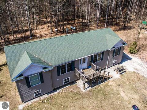 424 SE County Line Rd, Sumner, MI 48889 photo 1