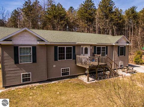 424 SE County Line Rd, Sumner, MI 48889 photo 2
