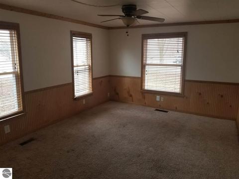 231 E Cottage Ave, Shepherd, MI 48883 photo 4