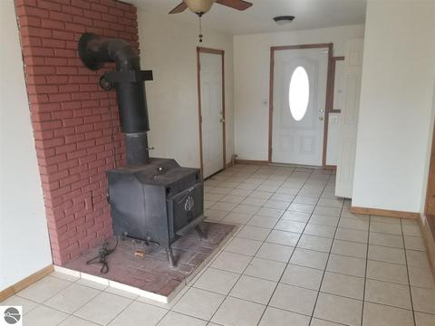 231 E Cottage Ave, Shepherd, MI 48883 photo 3
