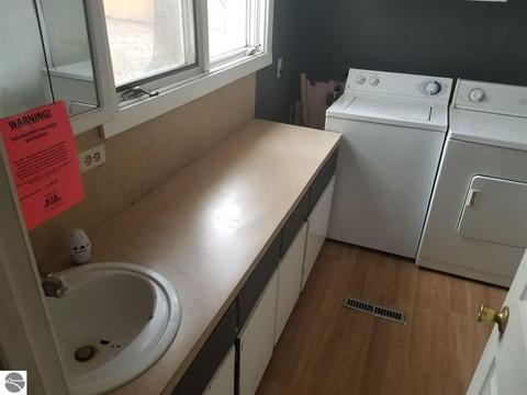 231 E Cottage Ave, Shepherd, MI 48883 photo 9