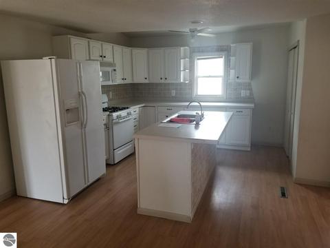 231 E Cottage Ave, Shepherd, MI 48883 photo 2