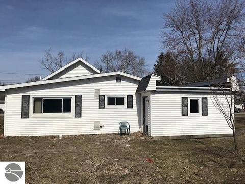 8630 E Monroe Rd, Wheeler, MI 48662 photo 2