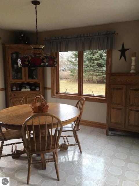 306 Red Maple Ln, Shepherd, MI 48883 photo 12