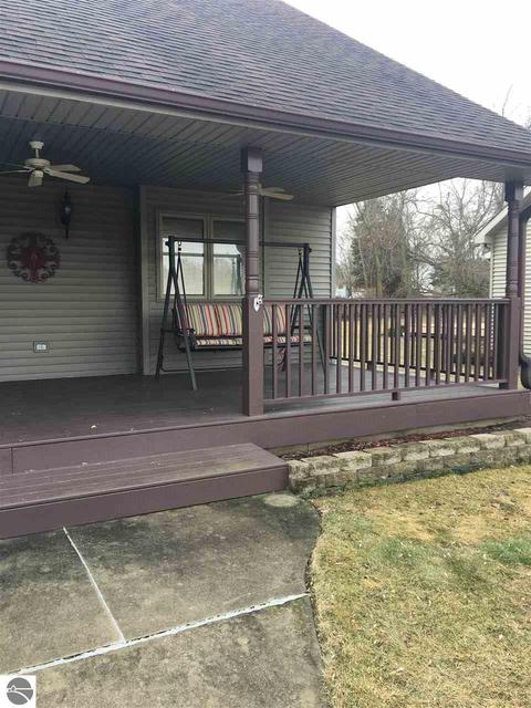 306 Red Maple Ln, Shepherd, MI 48883 photo 4