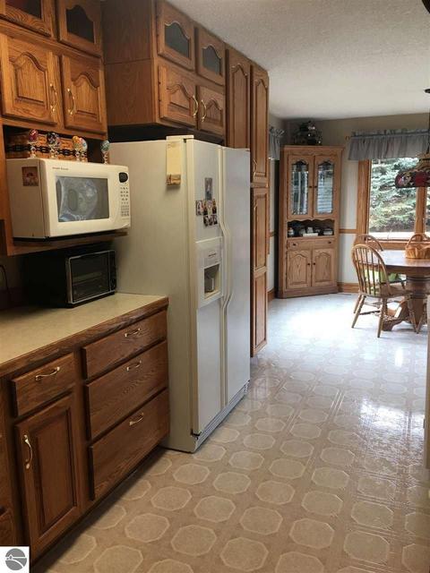 306 Red Maple Ln, Shepherd, MI 48883 photo 17
