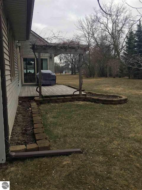 306 Red Maple Ln, Shepherd, MI 48883 photo 41