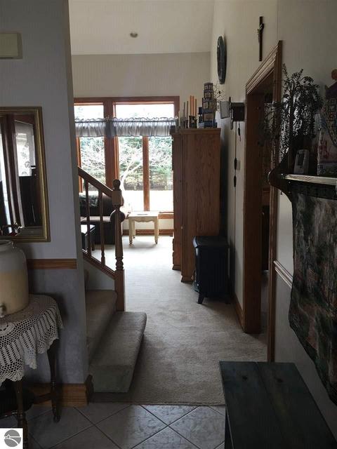 306 Red Maple Ln, Shepherd, MI 48883 photo 6