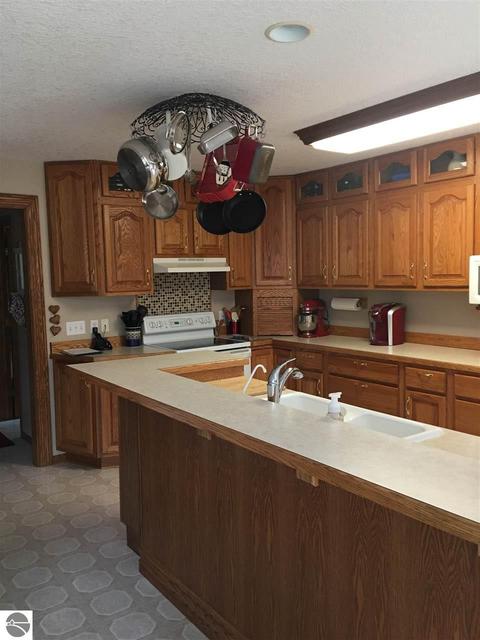 306 Red Maple Ln, Shepherd, MI 48883 photo 14