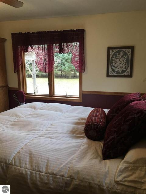 306 Red Maple Ln, Shepherd, MI 48883 photo 21