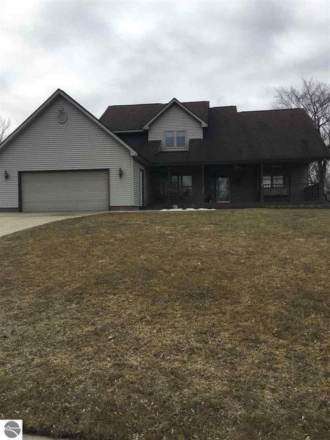 306 Red Maple Ln, Shepherd, MI 48883 photo 2