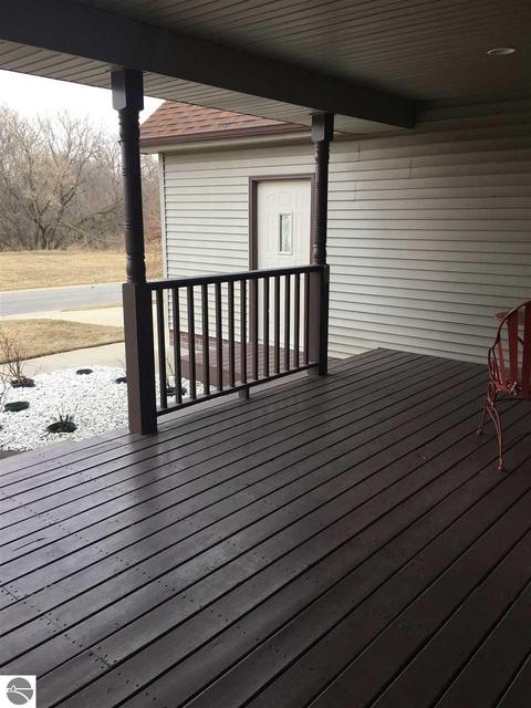 306 Red Maple Ln, Shepherd, MI 48883 photo 5