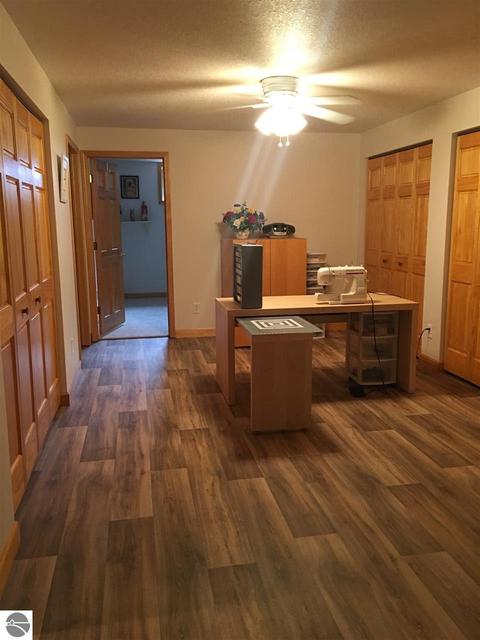 306 Red Maple Ln, Shepherd, MI 48883 photo 33