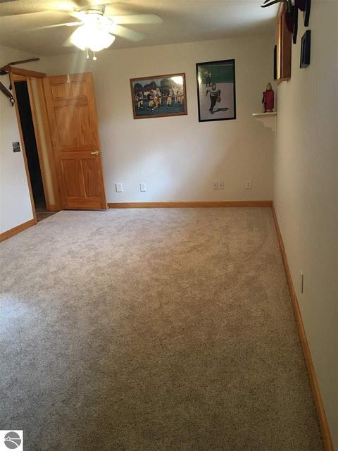 306 Red Maple Ln, Shepherd, MI 48883 photo 38