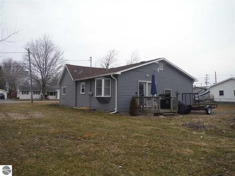 410 N Third St, Shepherd, MI 48883 photo 1