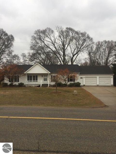 732 E Tyler Rd, Alma, MI 48801 photo 1