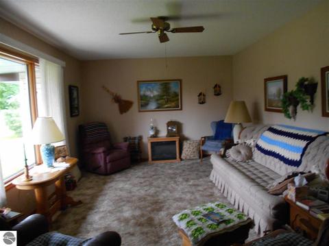 1109 E State St, Sterling, MI 48659 photo 8