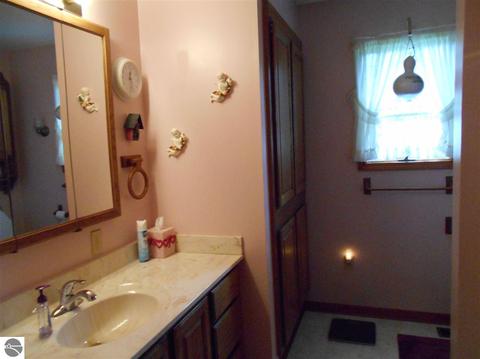 1109 E State St, Sterling, MI 48659 photo 6