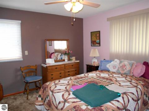 1109 E State St, Sterling, MI 48659 photo 5
