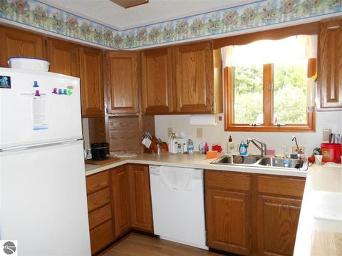 1109 E State St, Sterling, MI 48659 photo 3