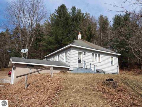 10550 Hooker Rd, Honor, MI 49640 photo 1
