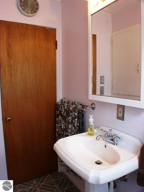 519 E Newark St, Ithaca, MI 48847 photo 9