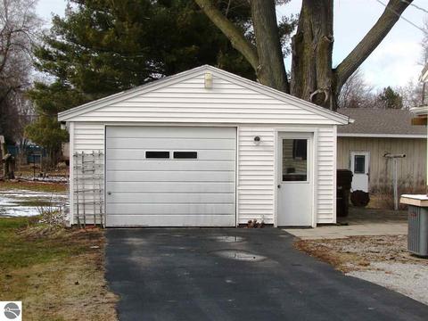 519 E Newark St, Ithaca, MI 48847 photo 2
