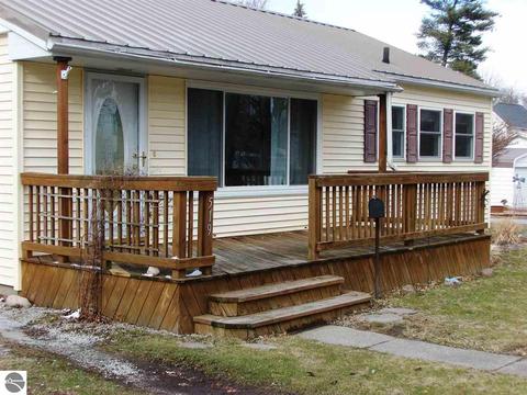 519 E Newark St, Ithaca, MI 48847 photo 3