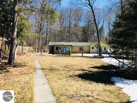 6084 S Snug Harbor Ln, Cedar, MI 49621 photo 10