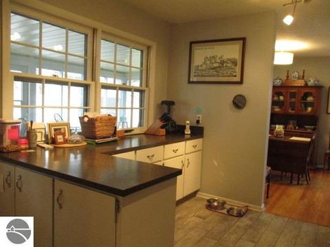 220 Pineview Dr, Alma, MI 48801 photo 4