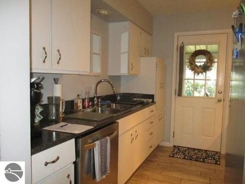220 Pineview Dr, Alma, MI 48801 photo 3